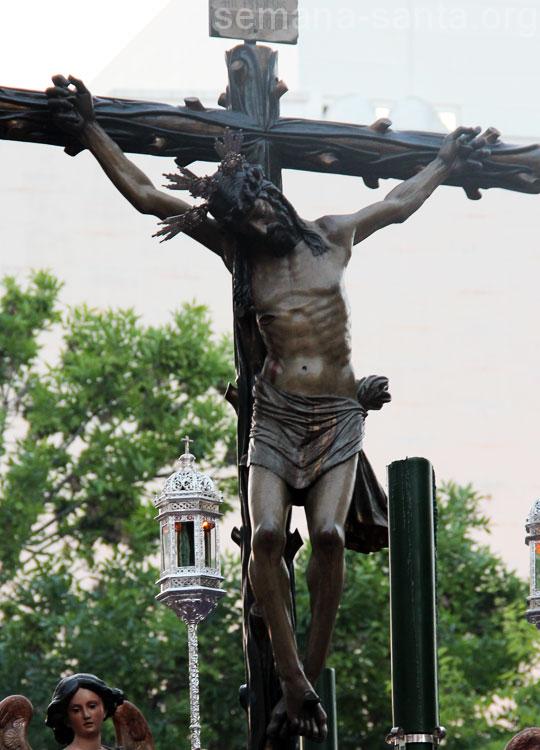 韦拉克鲁斯: 虔诚而庄严地亲吻真正十字架的圣基督